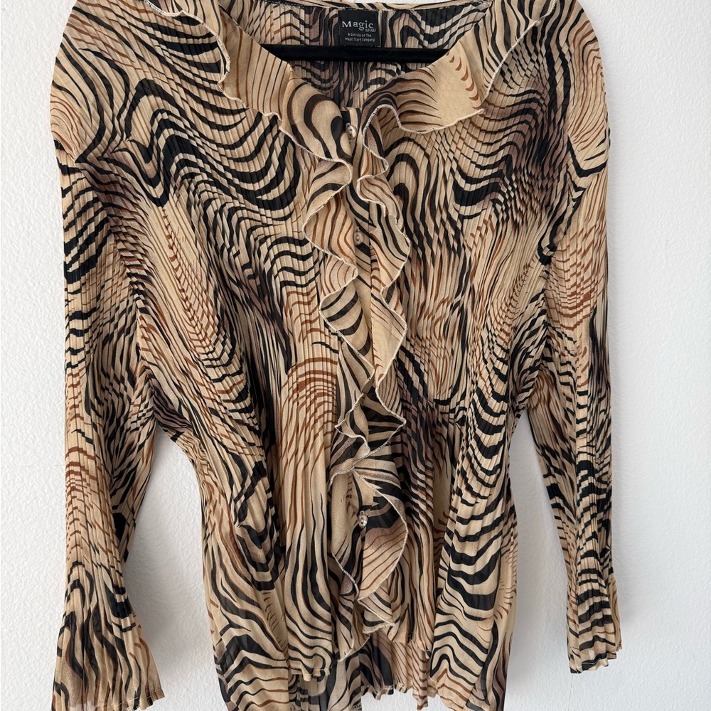 American Vintage Beige and Black Ruffled Button-Front Blouse